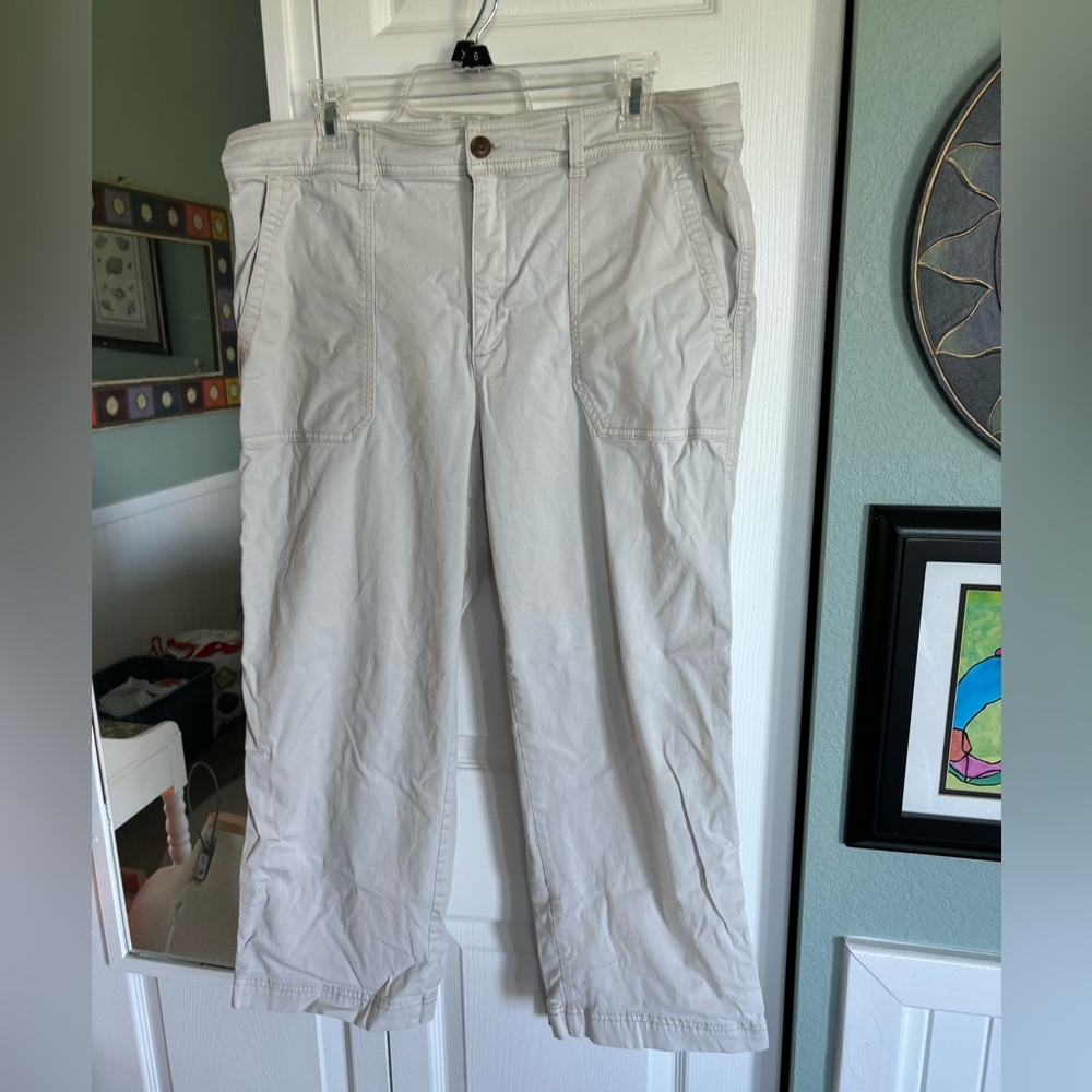 Gap girlfriend khaki cropped pants sz 16